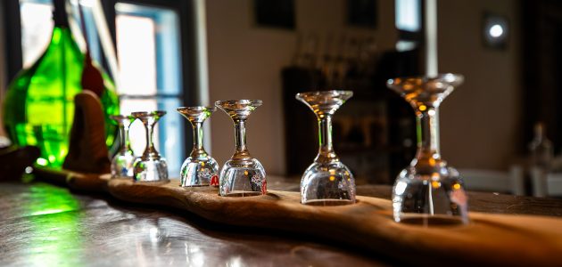 Mărgelele de pe pălincă sunt secretele tăriei!